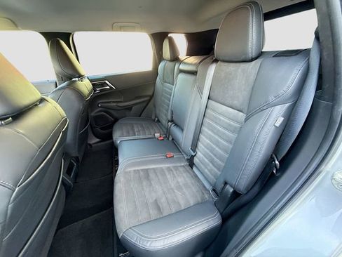 Used 2022 Mitsubishi Outlander SE image 27