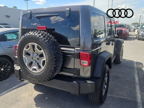 Used 2017 Jeep Wrangler Unlimited Rubicon w/ Connectivity Group AWD/4WD image 12