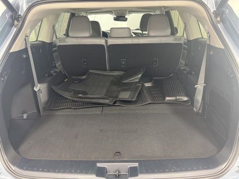 Used 2022 Toyota Highlander XLE image 9