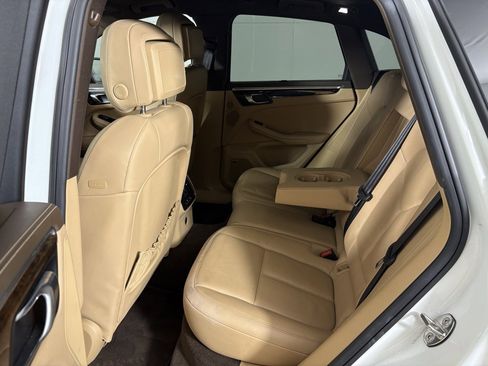 Used 2018 Porsche Macan S image 37