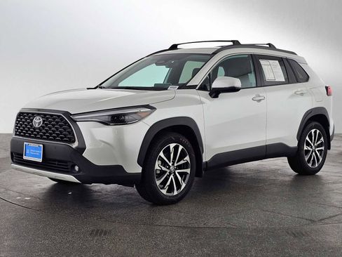 Used 2023 Toyota Corolla Cross XLE image 7