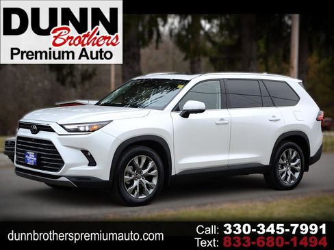 Used 2025 Toyota Grand Highlander AWD image 1