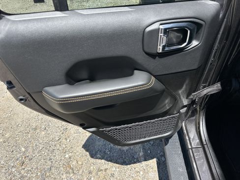 Used 2025 Jeep Wrangler Unlimited Sahara AWD/4WD image 22