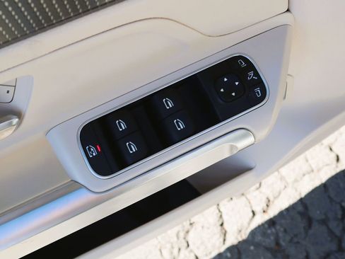 Certified 2022 Mercedes-Benz GLB 250 4MATIC w/ Premium Package Lite image 15