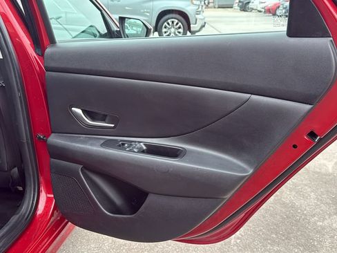 Used 2025 Hyundai Elantra SE FWD image 28