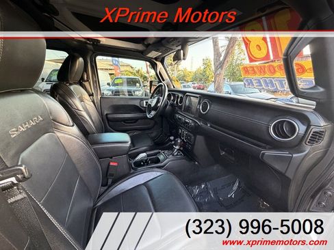 Used 2018 Jeep Wrangler Unlimited Sahara AWD/4WD image 31