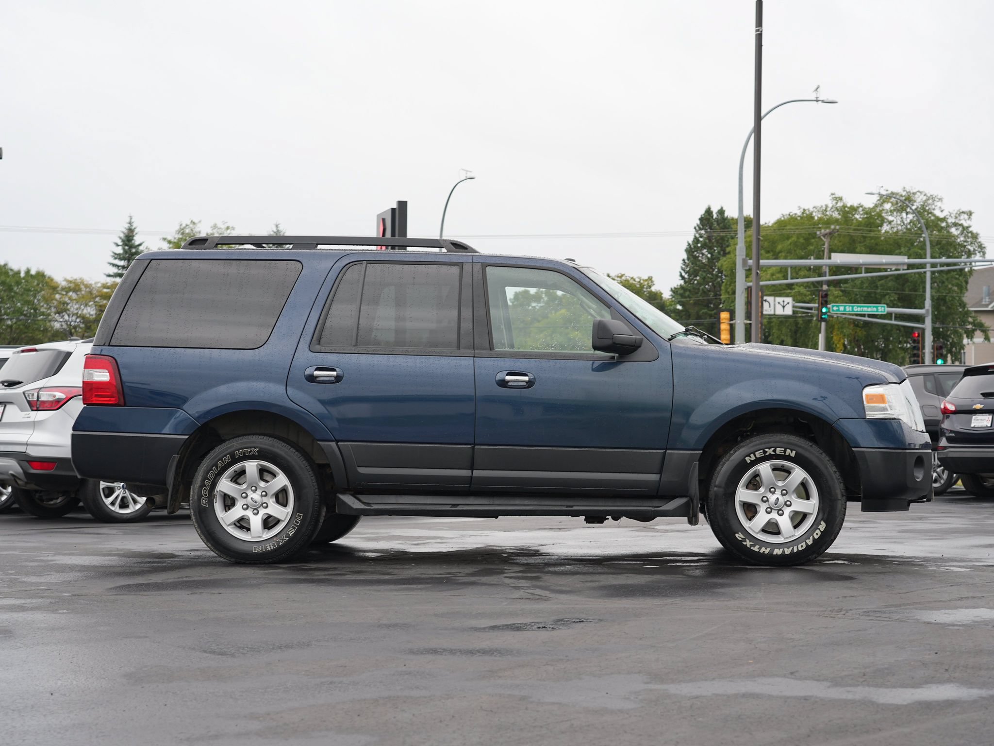Used 2013 Ford Expedition XL AWD/4WD image 2