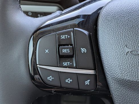 Used 2022 Ford Escape SE w/ SE Sport Appearance Package image 25