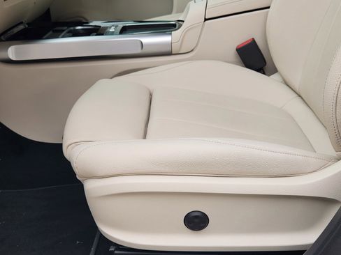 Used 2025 Mercedes-Benz GLB 250 image 24