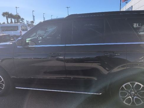 Used 2022 Ford Expedition XLT image 8