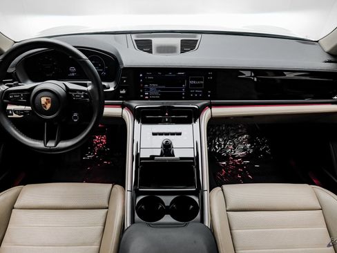 Used 2025 Porsche Panamera w/ Premium Package image 29