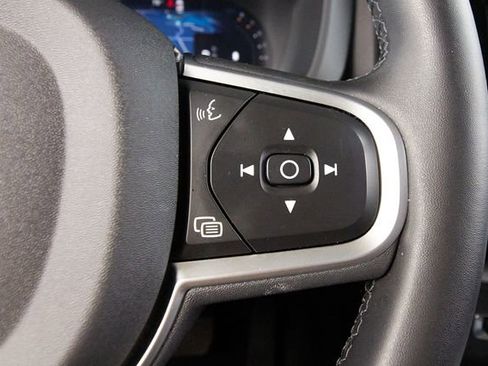 Certified 2025 Volvo XC60 B5 Core AWD/4WD image 18