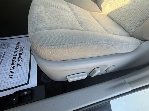 Used 2012 Toyota Camry LE FWD image 11