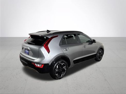 Certified 2024 Kia Niro Wind w/ Wind Preserve Package FWD image 7