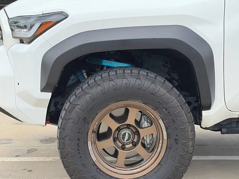 Used 2025 Toyota 4Runner SR5 AWD/4WD image 5