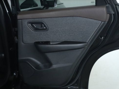 Used 2023 Nissan Rogue S image 31