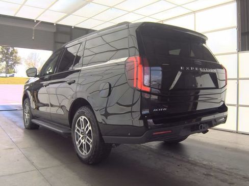 Used 2025 Ford Expedition Active AWD/4WD image 5