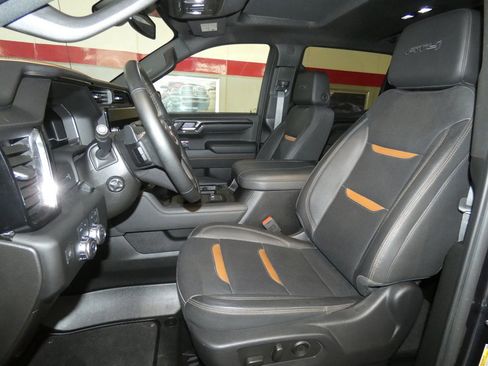 Used 2024 GMC Sierra 1500 AT4 w/ AT4 Preferred Package image 10