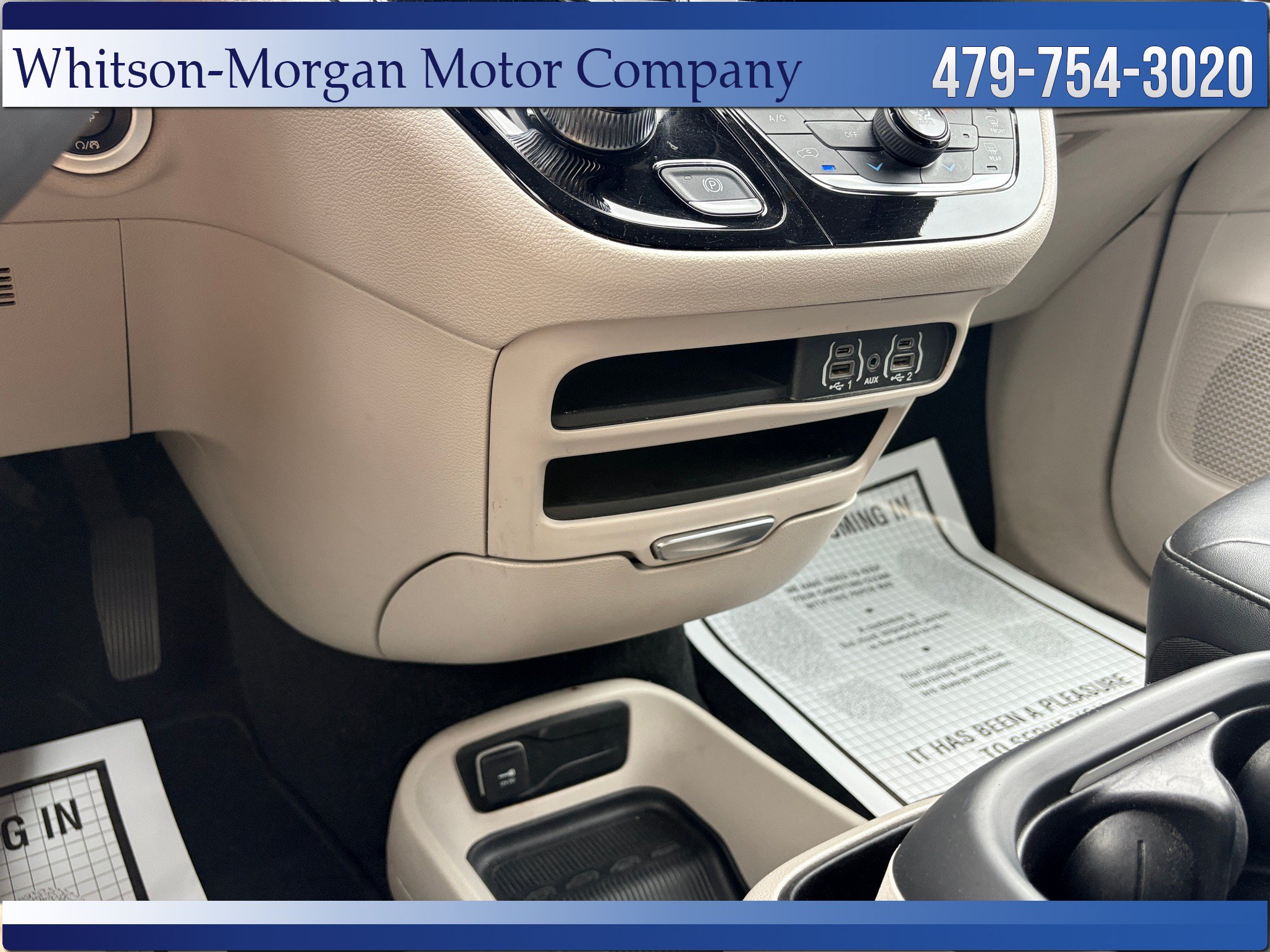 Used 2024 Chrysler Pacifica Touring-L FWD image 32
