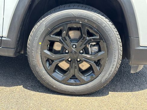 Certified 2024 Jeep Compass Latitude AWD/4WD image 7