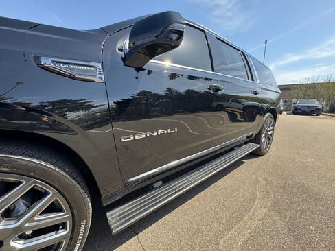 Used 2025 GMC Yukon XL Denali Ultimate AWD/4WD image 13