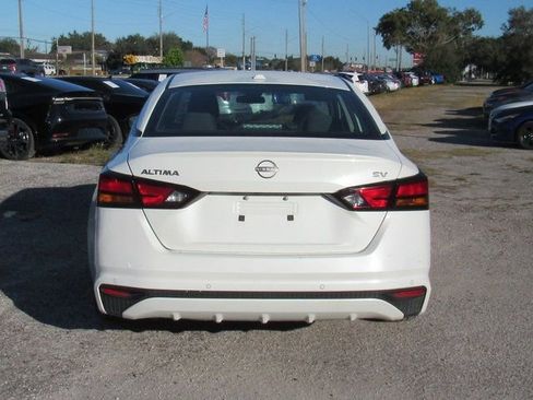 Used 2023 Nissan Altima 2.5 SV image 5