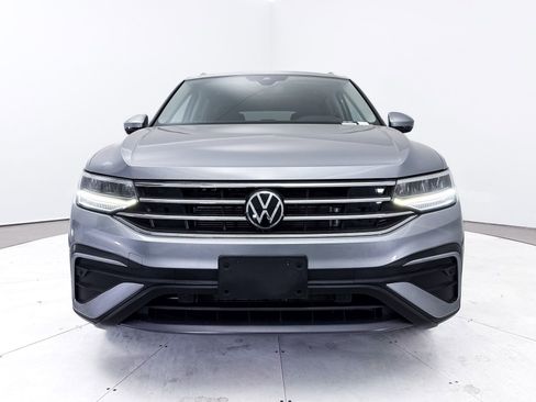 Used 2022 Volkswagen Tiguan SE w/ Panoramic Sunroof Package image 12