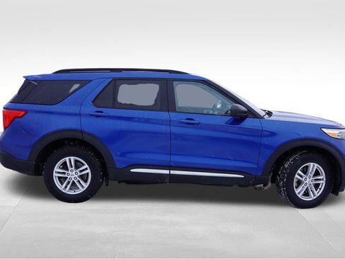 Certified 2022 Ford Explorer XLT w/ Equipment Group 202A image 4
