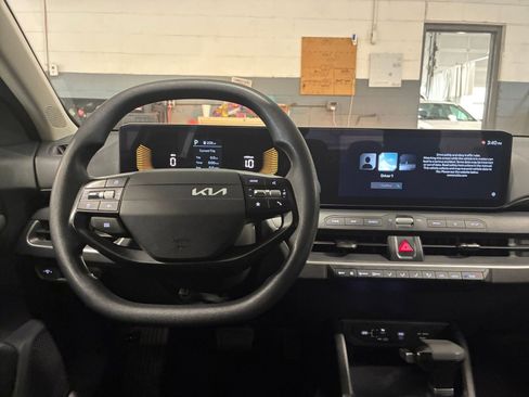 Used 2025 Kia K4 LXS image 34