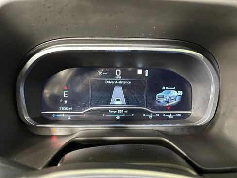 Used 2023 GMC Yukon SLT image 17