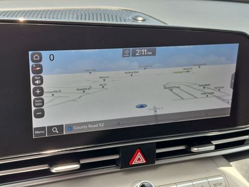 Used 2022 Hyundai Elantra Limited FWD image 14