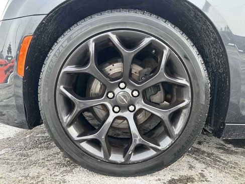 Used 2019 Chrysler 300 Touring w/ Sport Appearance Package image 9
