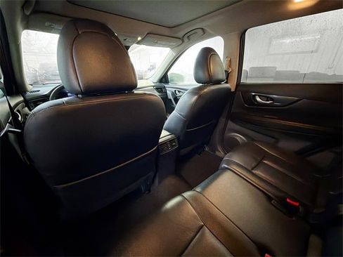 Used 2018 Nissan Rogue SL image 9