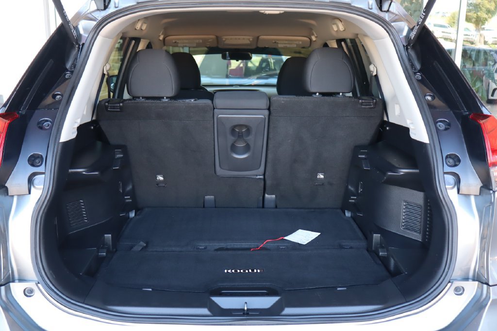 Used 2017 Nissan Rogue SV FWD image 9