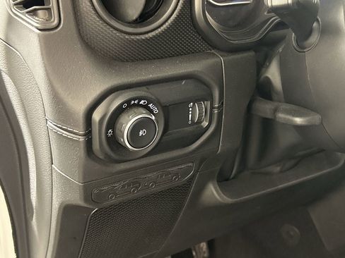 Used 2025 Jeep Wrangler Unlimited Rubicon image 11