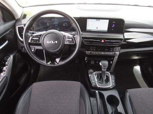 Used 2025 Kia Seltos S FWD image 13