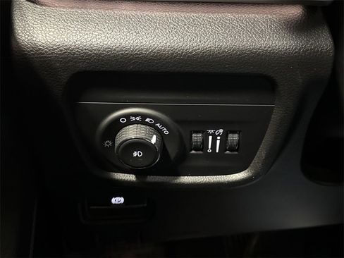 Used 2022 Jeep Grand Cherokee Trailhawk w/ Luxury Tech Group III image 17