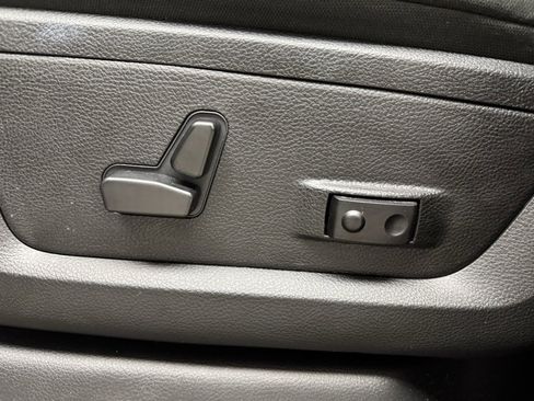 Used 2024 RAM 2500 Big Horn w/ Sport Appearance Package image 26