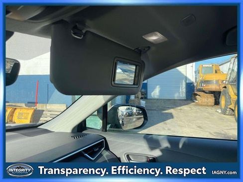 Used 2023 Toyota Corolla Cross XLE image 32