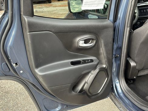 Certified 2023 Jeep Renegade Latitude image 21