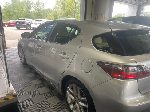 Used 2015 Lexus CT 200h w/ Seat Comfort Package FWD image 10