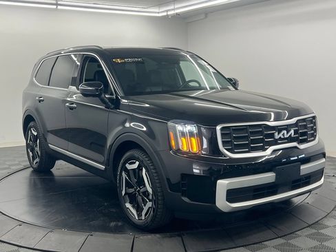Used 2024 Kia Telluride S w/ S Sunroof Package FWD image 3