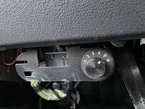 Used 2013 Ford F250 Platinum w/ FX4 Off Road Pkg image 6