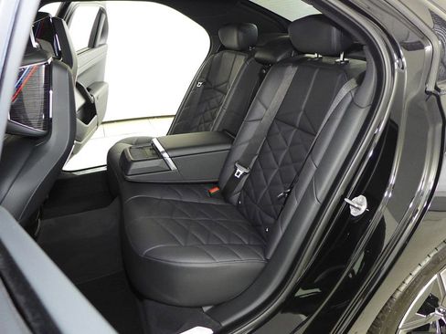 Used 2023 BMW 740i w/ Parking Assistance Package RWD image 21