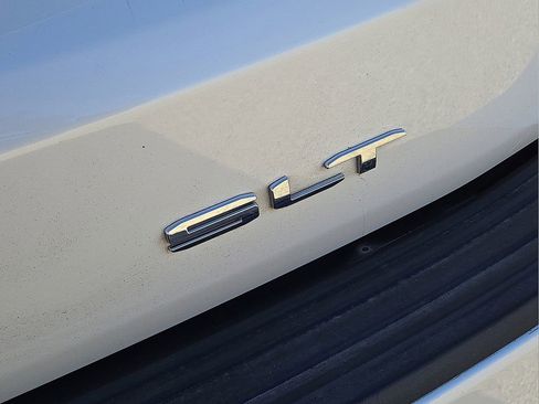 Used 2022 GMC Yukon SLT w/ SLT Premium Package image 14