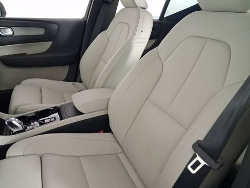 Certified 2026 Volvo XC40 B5 Plus AWD/4WD image 23