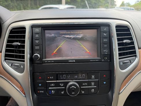 Used 2013 Jeep Grand Cherokee Overland w/ Advance Technology Group RWD image 30