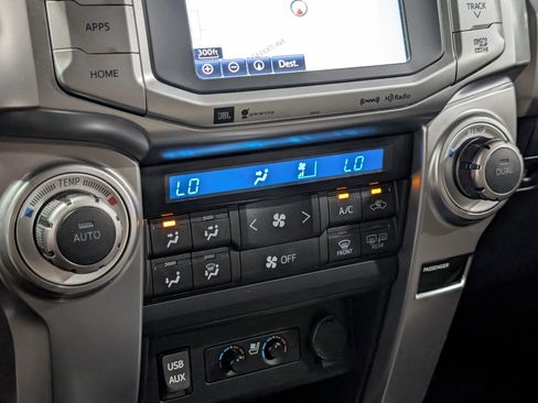 Used 2018 Toyota 4Runner Limited AWD/4WD image 19