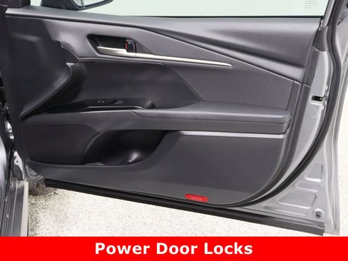 Used 2025 Toyota Camry SE image 35