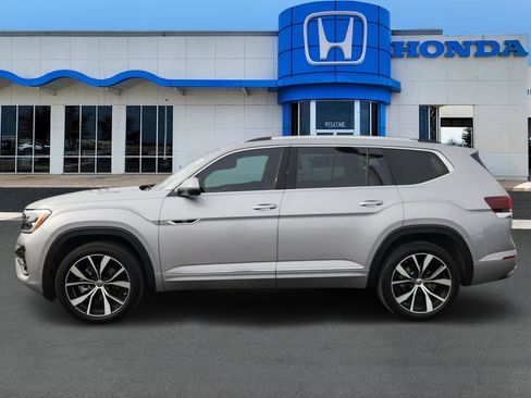 Used 2025 Volkswagen Atlas SEL Premium R-Line image 3